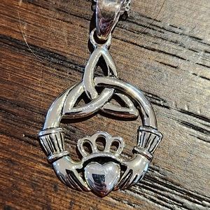 Sterling silver claddaugh pendant necklace